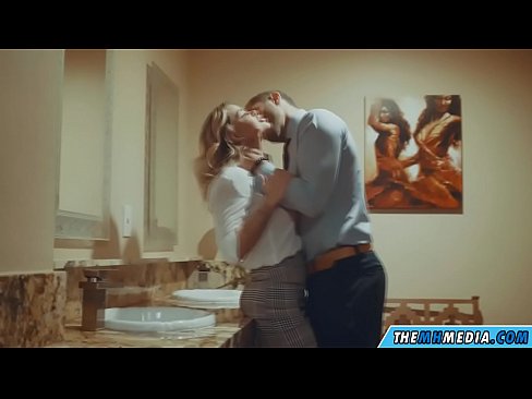 ❤️ Når en barmfagre blondine forfører dig på et offentligt toilet Porn video at da.sexvideosex.top ❌️